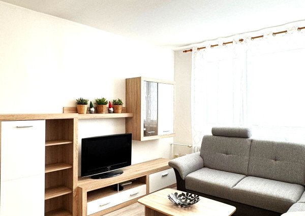 AGREALITYI NA PRENÁJOM KOMPLETNE ZARIADENÝ 1I. BYT V BLÍZKOSTI VRAKUNSKÉHO LESÍKA