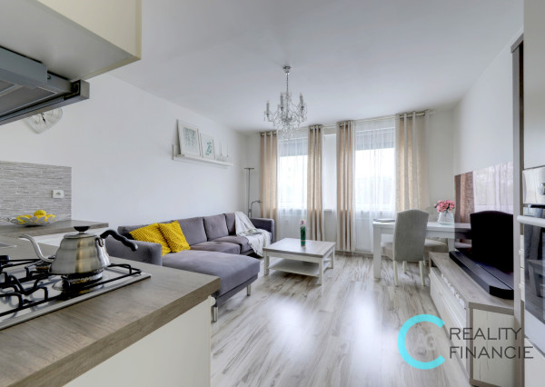 AG REALITYI NA PREDAJ 3izb. byt kompl. rekonštruovaný  začiatok Petržalky - Gessayova ul.