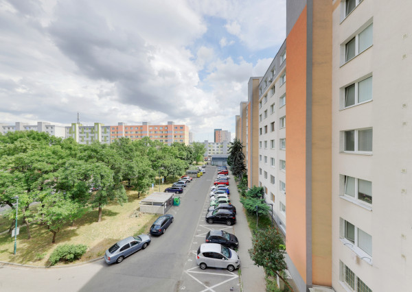AG REALITYI NA PREDAJ -3 IZB.BYT S BALKÓNOM OBKOLESENÝ ZELEŇOU