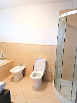 AG reality I na predaj priestranný 5-izbový rodinný dom v Hornej Potôňi - fotografia 16