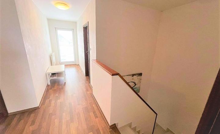 AG reality I na predaj priestranný 5-izbový rodinný dom v Hornej Potôňi - fotografia 31