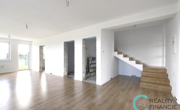 AG reality I PREDANÝ   POSLEDNÝ - 5 izb RD -mezonet  Miloslavov - fotografia 3