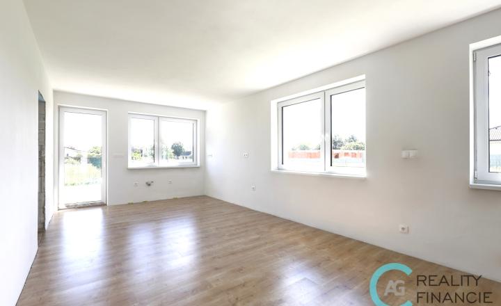AG reality I PREDANÝ   POSLEDNÝ - 5 izb RD -mezonet  Miloslavov - fotografia 1