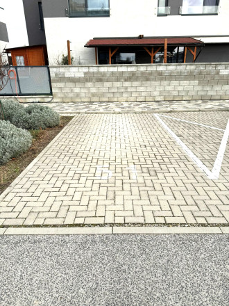 AG reality I PREDANÉ VYHRADENÉ PARKOVACIE STÁTIE NA SLÁVIČEJ ULICI - fotografia 1