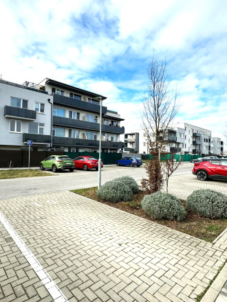 AG reality I PREDANÉ VYHRADENÉ PARKOVACIE STÁTIE NA SLÁVIČEJ ULICI