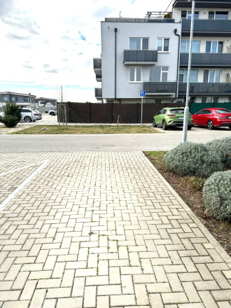 AG reality I PREDANÉ VYHRADENÉ PARKOVACIE STÁTIE NA SLÁVIČEJ ULICI - fotografia 3