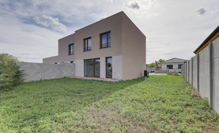 AG REALITY I REZERVOVANÉ- NA PREDAJ NOVOSTAVBA- 4 IZBOVÝ MEZ. DOM V DVOJDOME - fotografia 4