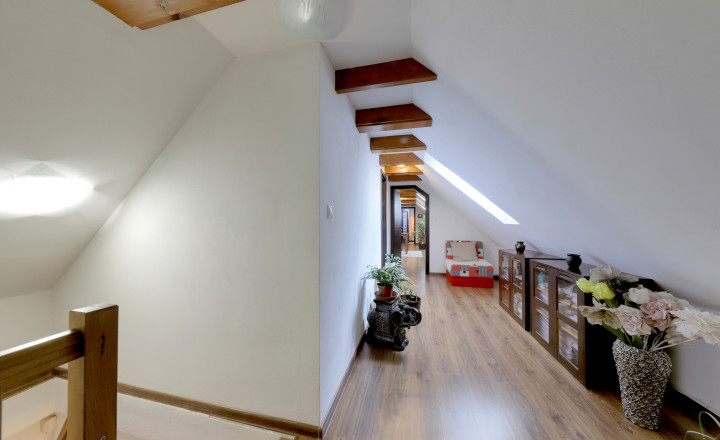 AG REALITY I NA PREDAJ EXKLUZÍVNY  5-IZ. ROD. DOM S JEDINEČNOU ZÁHRADOU V SRDCI LIMBACHU - fotografia 6