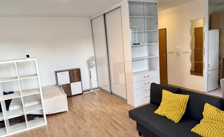 AG REALITY I NA PRENÁJOM KOMPLETNE zariadený 1 izb byt s balkónom- STUPAVA - fotografia 7