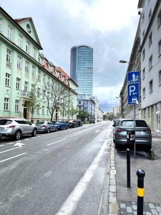 AG REALITY I NA PREDAJ GARÁŽOVÉ STÁTIE V STAROM MESTE - BLUMENTÁLI - fotografia 1