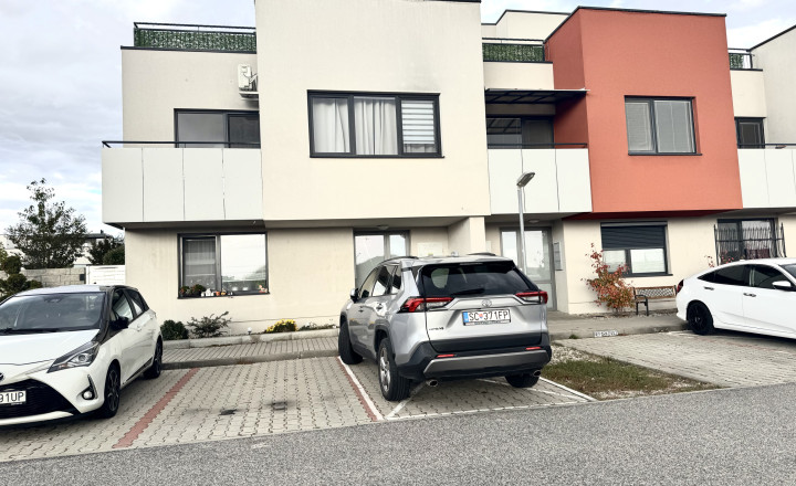 AG REALITY I NA PREDAJ 2 IZB.BYT S PARKOVACÍM MIESTOM  ČIAST. ZARIADENÝ -HVIEZDNA UL. - fotografia 10